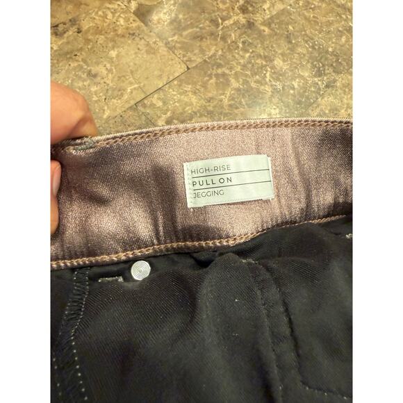 Metallic gold bronze pull-on jeggings with elastic waist. - Picture 3 of 4